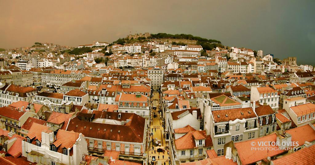 LISBOA - MOURARIA E SAO JORGE  DESDE O ELEVADOR DE SANTA JUSTA